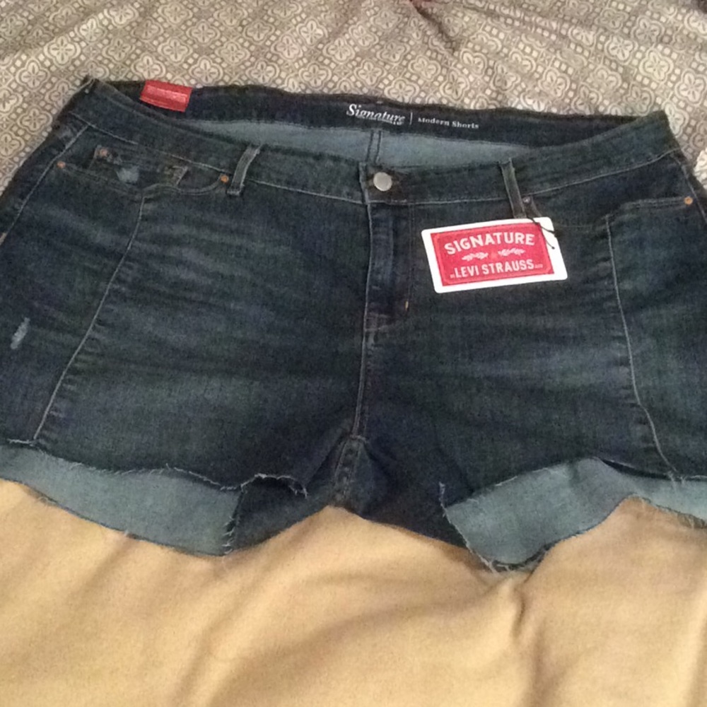 Signature Modern Short by Levi Strauss